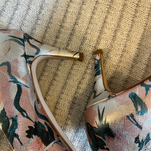 Metallic floral pumps - Picture 5 of 7